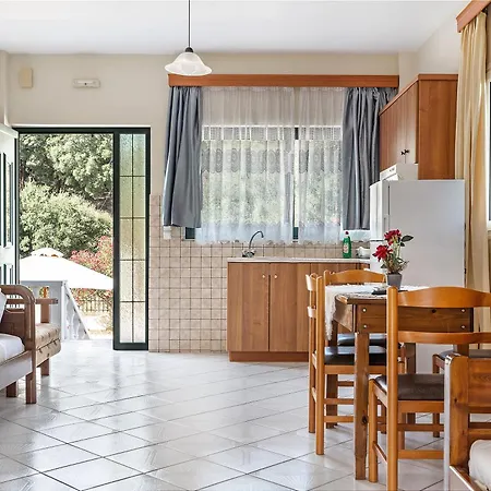 アパート Daratos 3