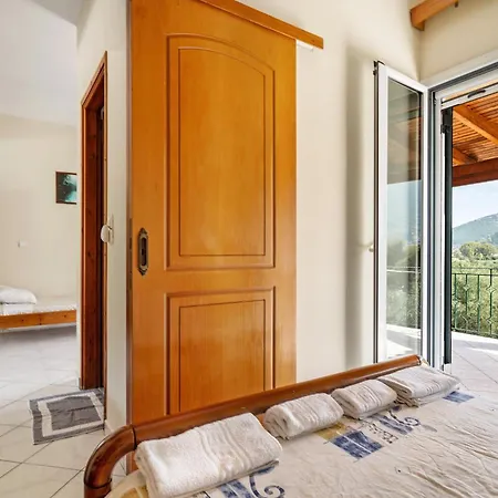 Daratos 3 アパート